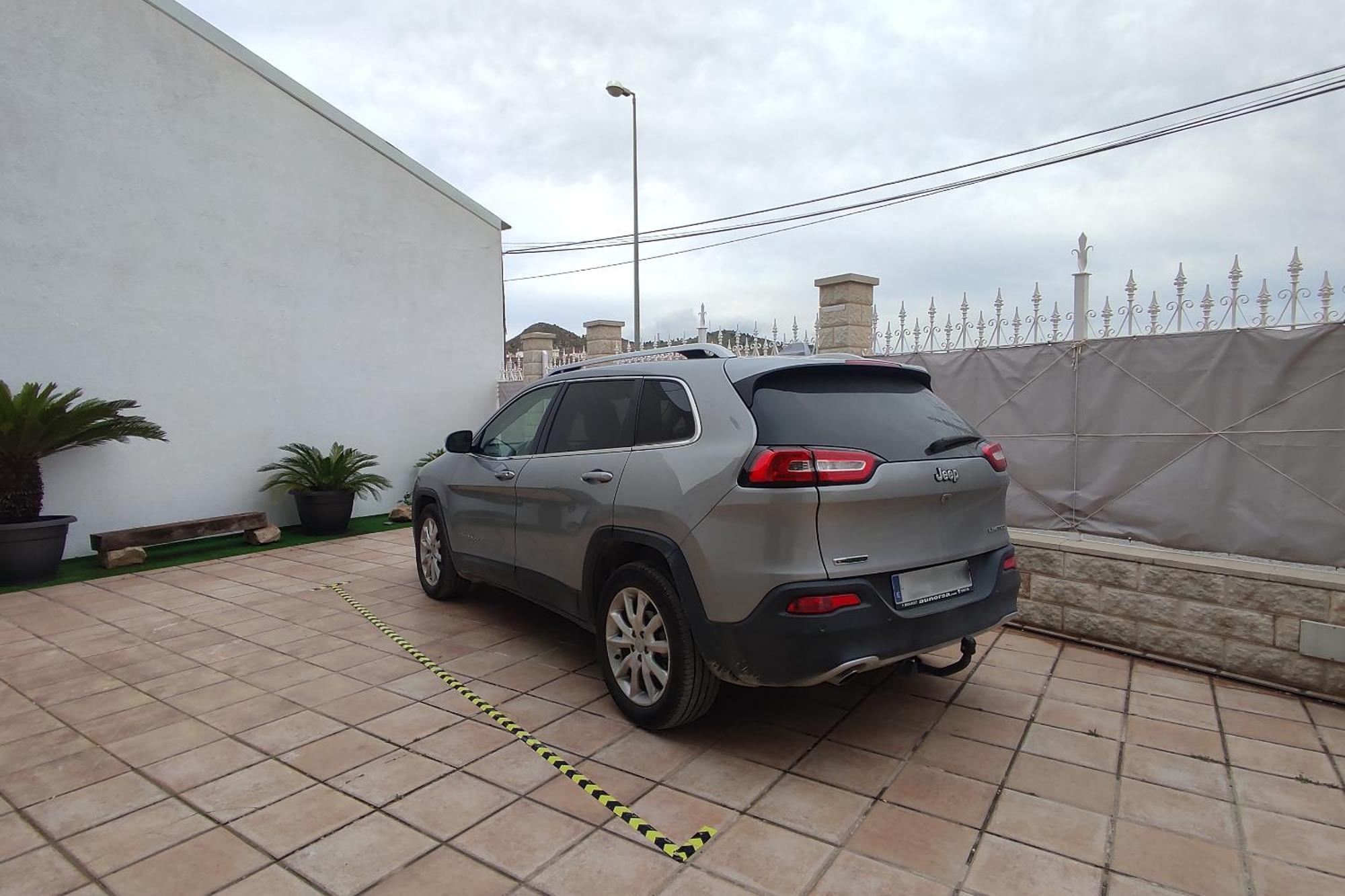 Casa Con Piscina Compartida En *